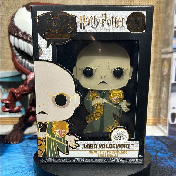 Funko Harry Potter Lord Voldemort Brooch - Green and Gold - Picture 1 of 3